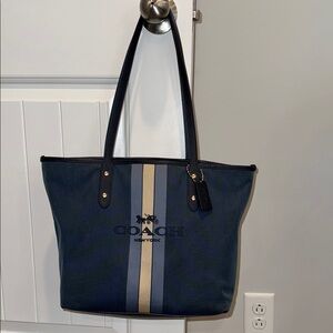 Coach HORSE & CARRIAGE JACQUARD CITY TOTE